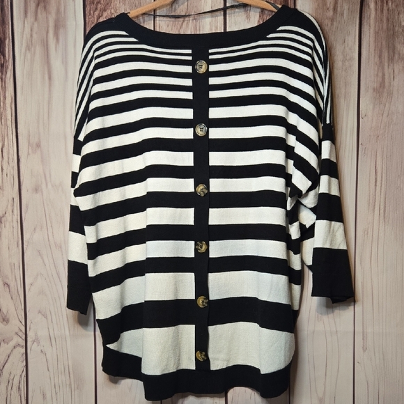 Cable & Gauge Black and White Striped Sweater With Buttons Down Back Size XL - Picture 5 of 9